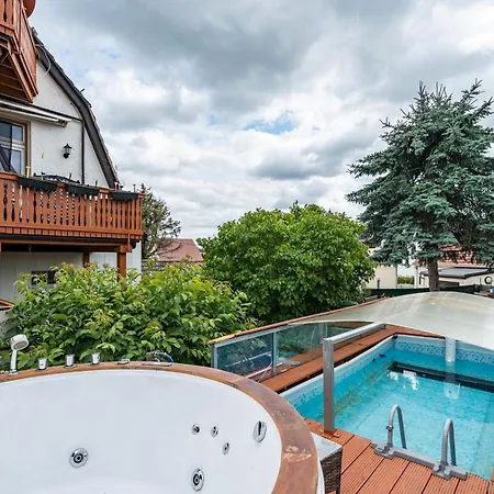 Mit Pool - アパート *